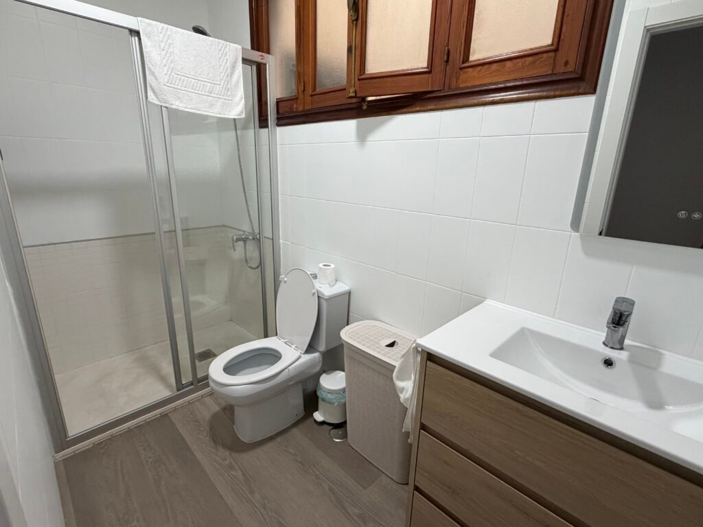 Habitación Doble 101 (1ª Planta - 2 Camas Individuales)