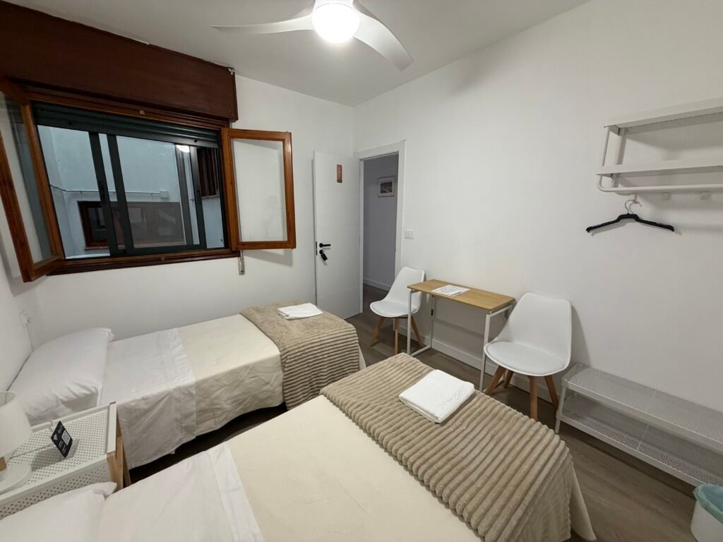 Habitación Doble 103 (1ª Planta - 2 Camas Individuales)